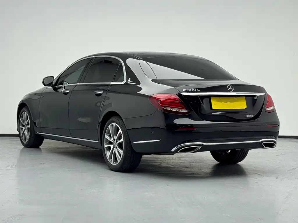 Mercedes-Benz E-Class — миниатюра 5
