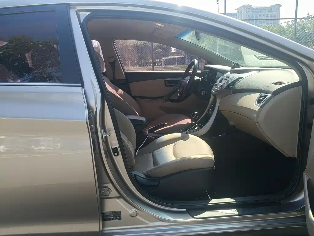 Hyundai Elantra 2016 1.6L AT