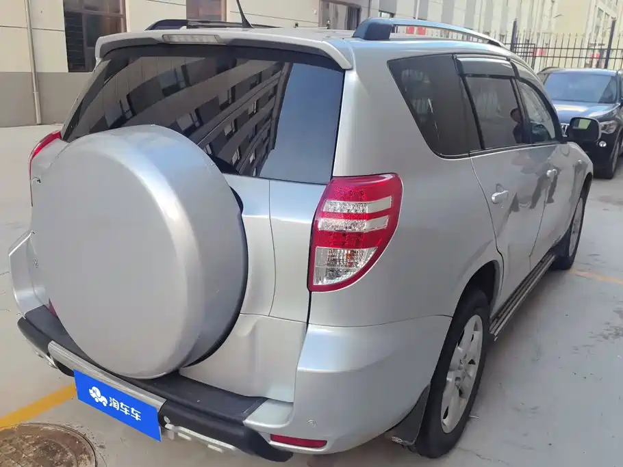 Toyota RAV4 — миниатюра 3