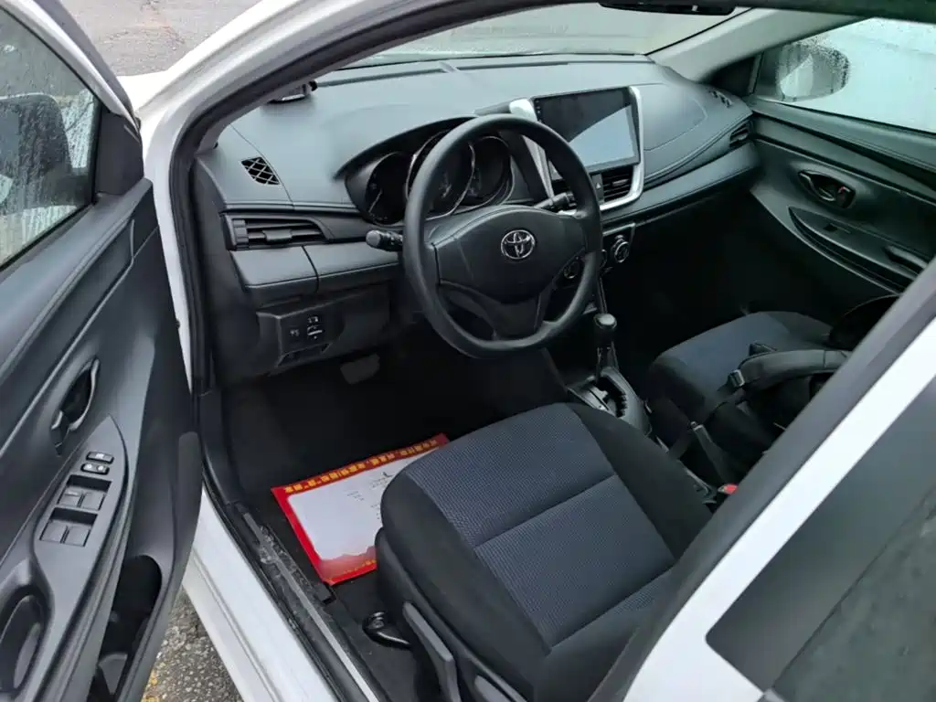 Toyota Yaris L — миниатюра 16