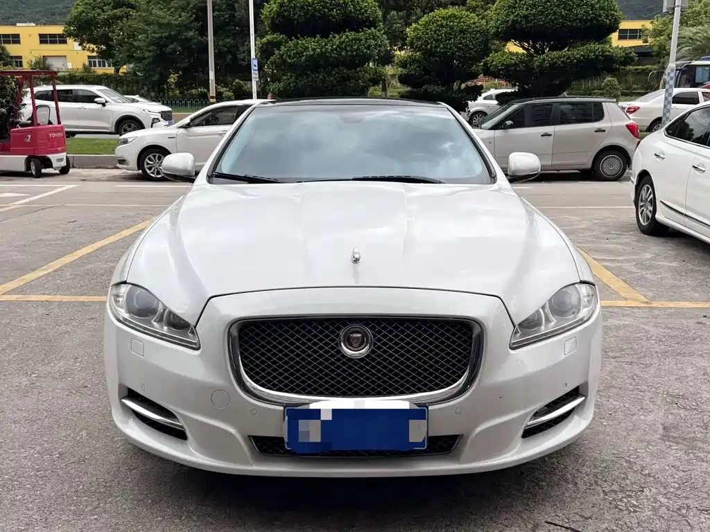 Jaguar XJ — миниатюра 2