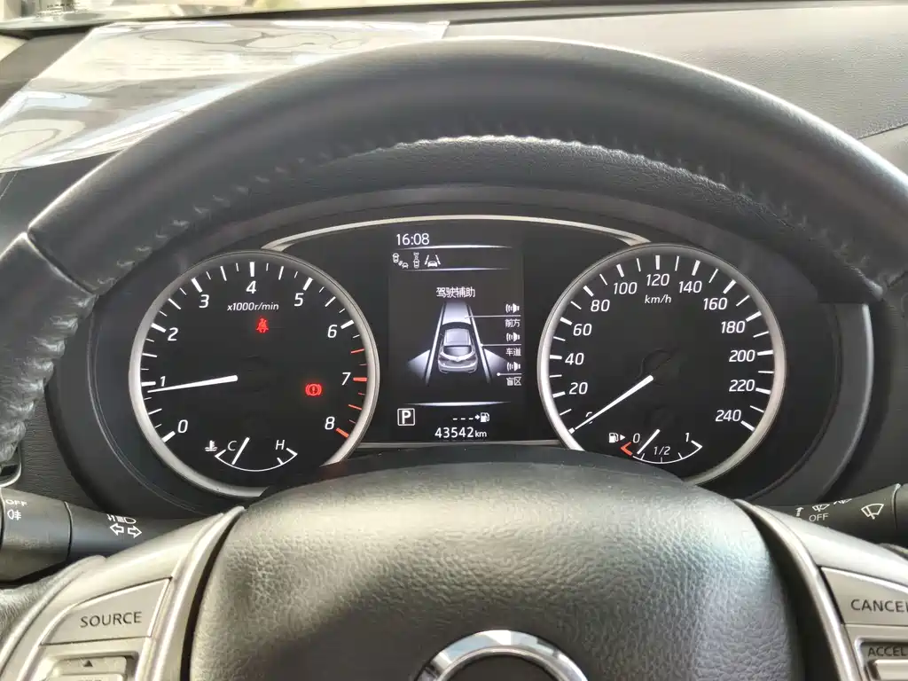Nissan Tiida — миниатюра 9