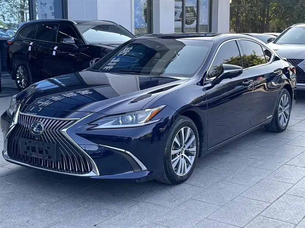 Lexus ES 2021