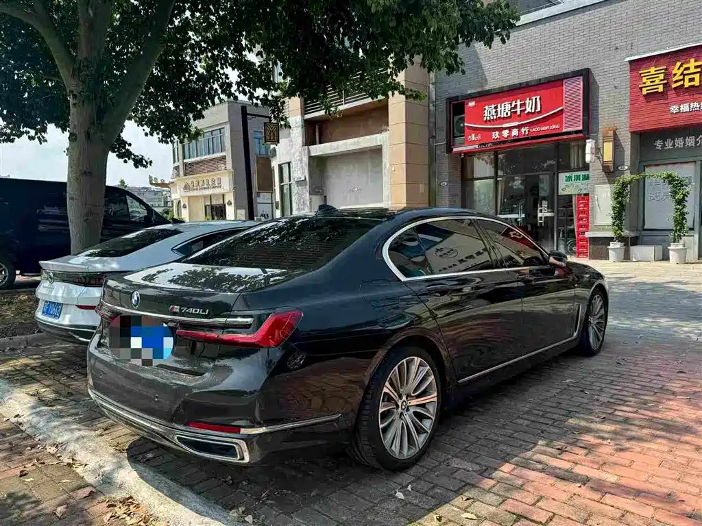 BMW 7 Series — миниатюра 9