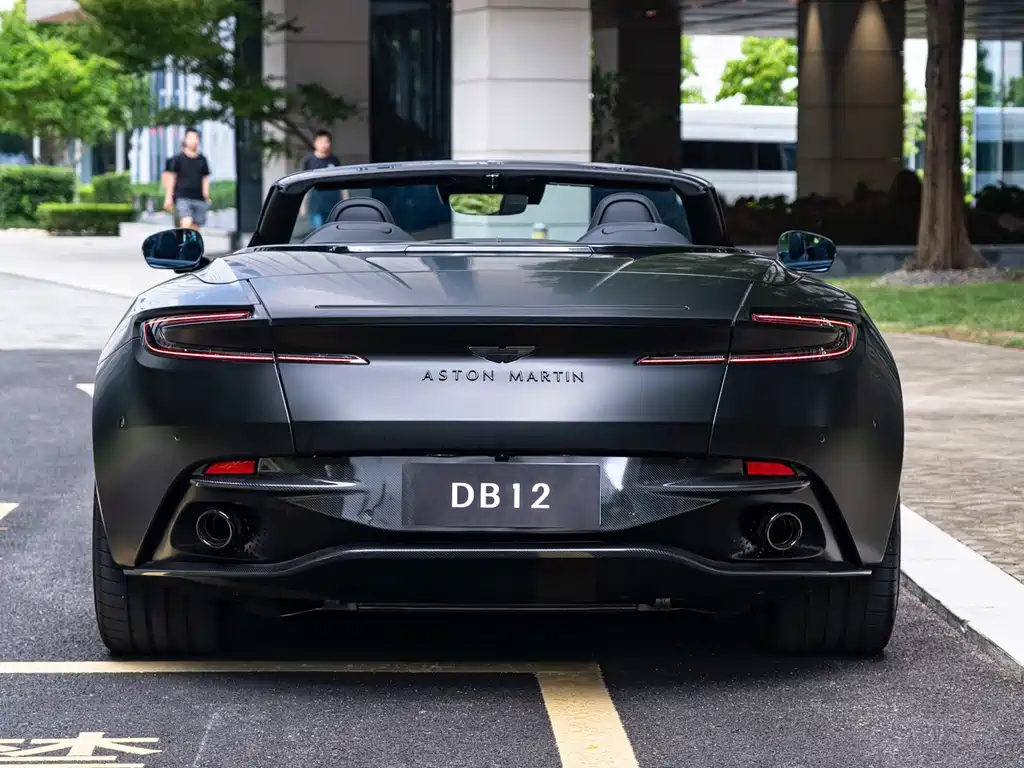 Aston Martin DB12 — миниатюра 7