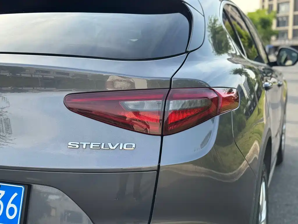 Alfa Romeo Stelvio 2017 2.0T 200HP Luxury