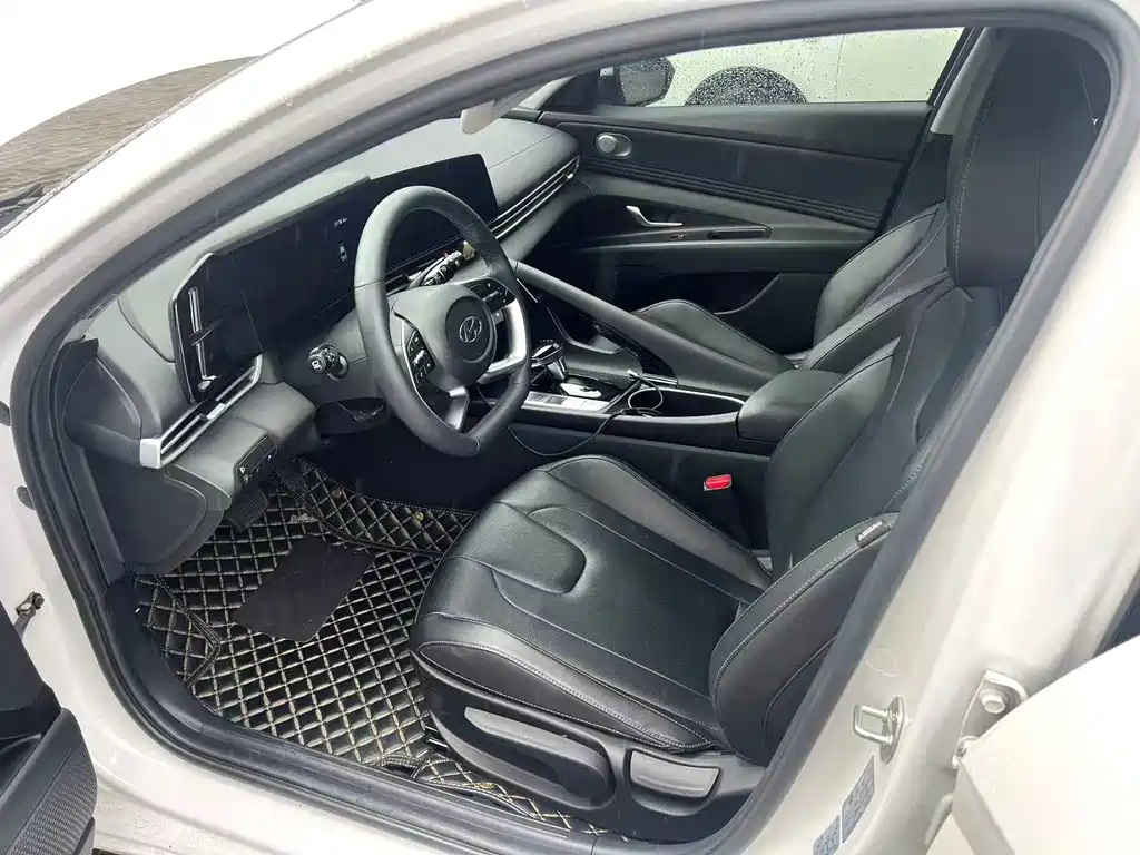 Hyundai Elantra — миниатюра 7