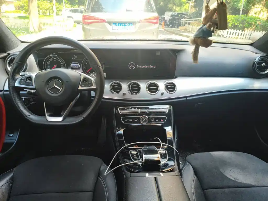 Mercedes-Benz E-Class — миниатюра 13