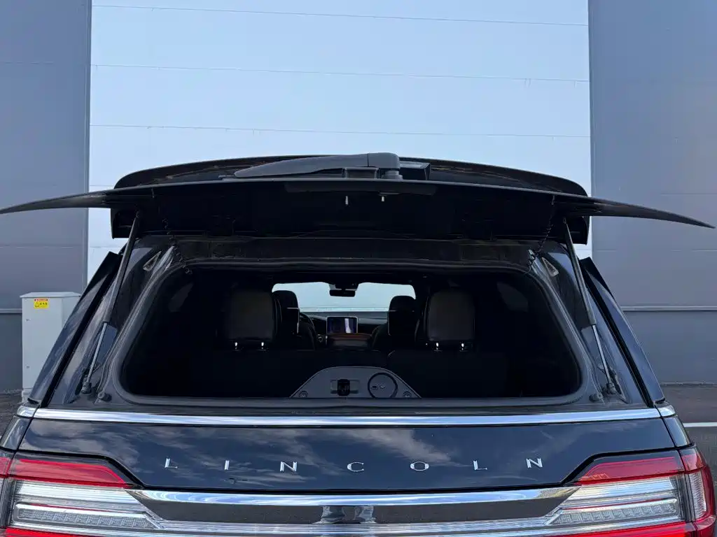 Lincoln Navigator — миниатюра 23