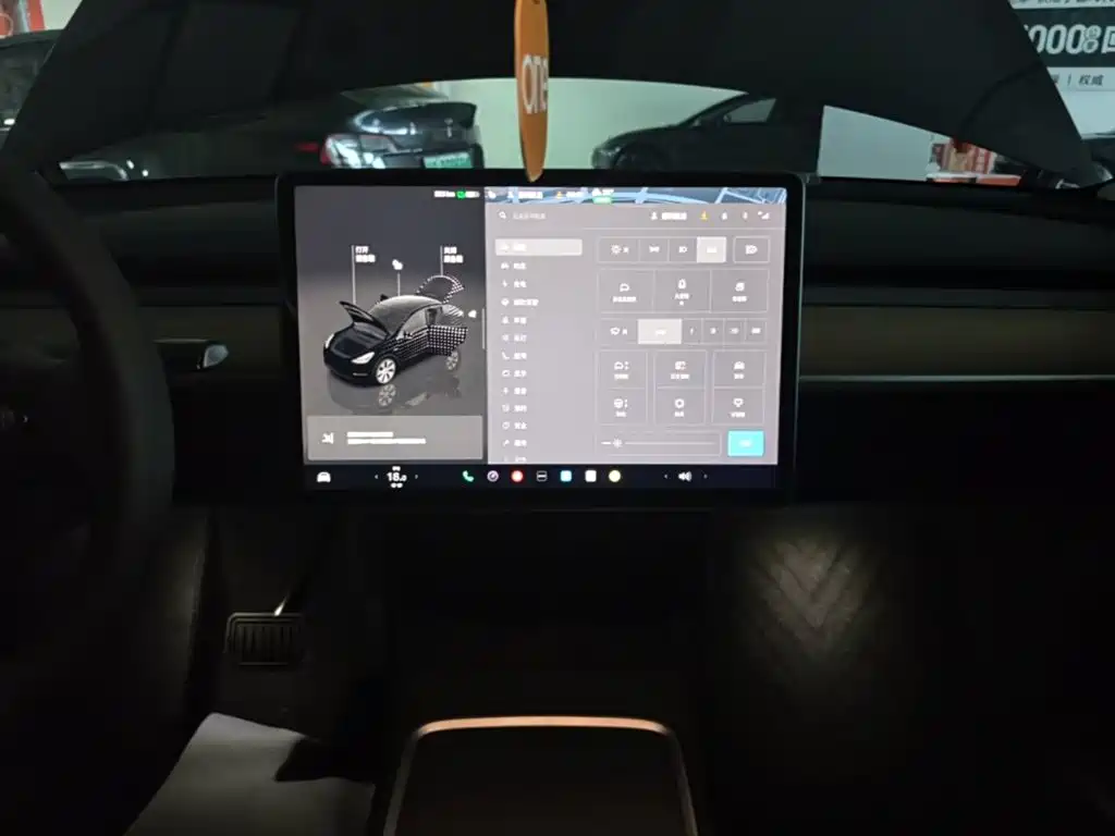 Tesla Model Y — миниатюра 13