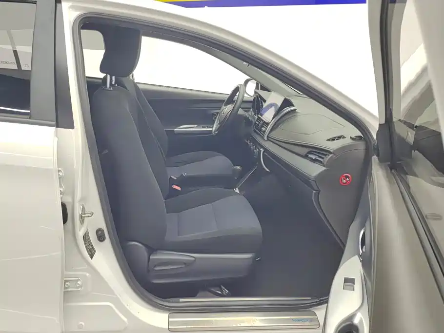 Toyota Yaris L — миниатюра 8