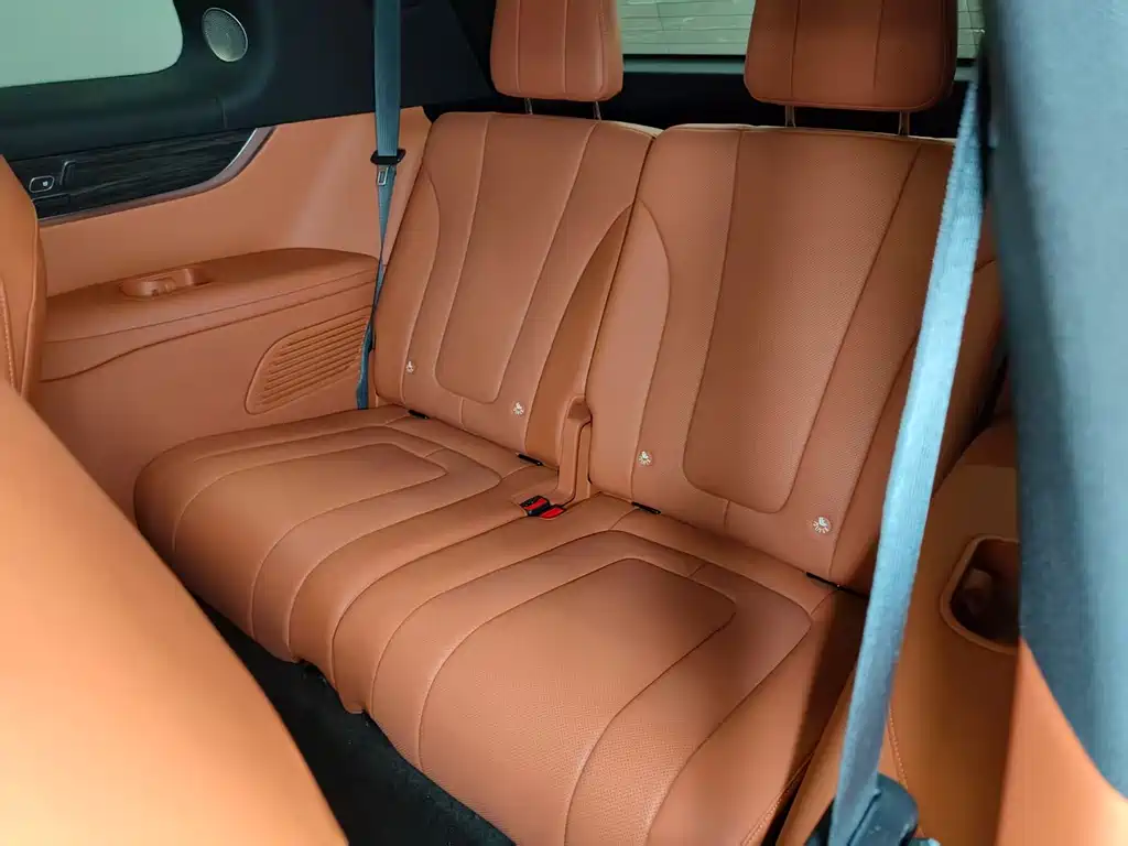 AITO ASK THE WORLD M9