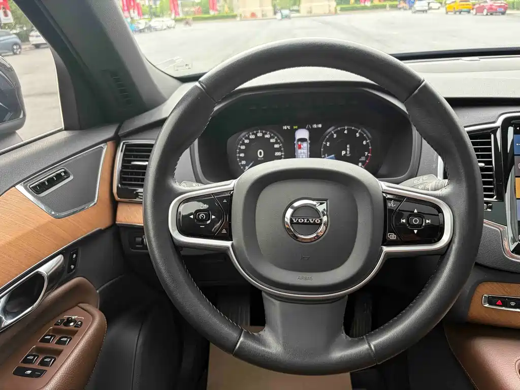 Volvo XC90 — миниатюра 8