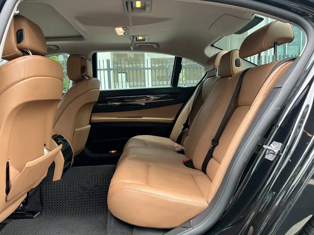 BMW 7 Series — миниатюра 4