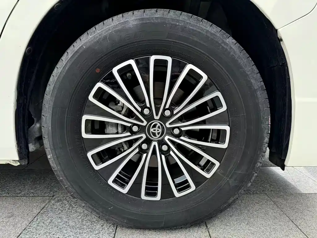 Toyota Hiace — миниатюра 16