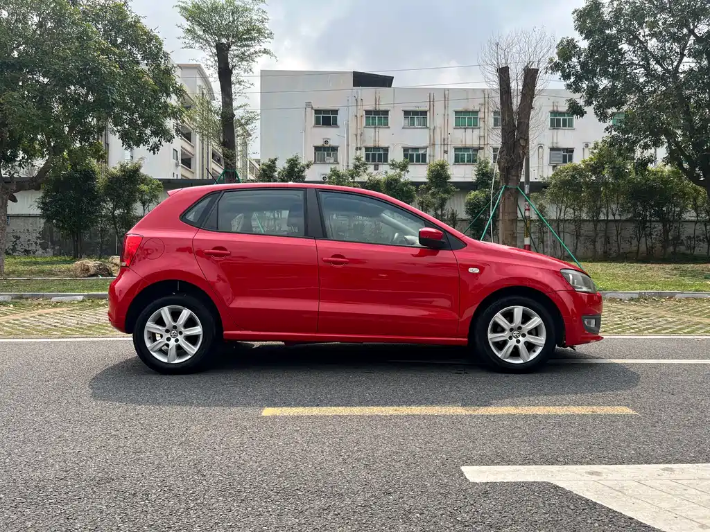 Volkswagen Polo 2013 1.6L AT Comfort