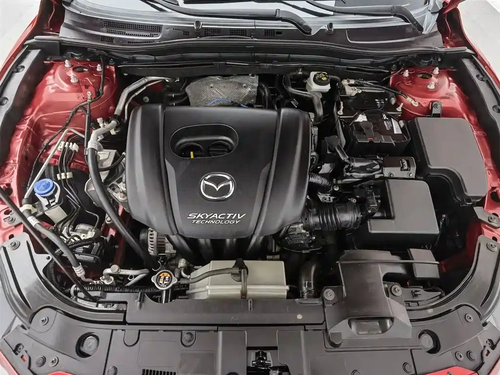 Mazda Mazda3 3 2017 1.5L AT Luxury V
