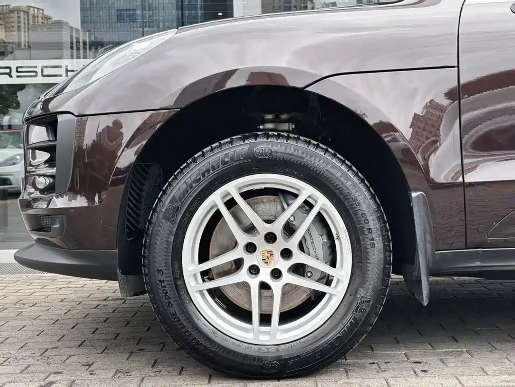 Porsche Macan — миниатюра 3