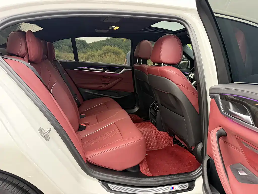 BMW 5 Series — миниатюра 11