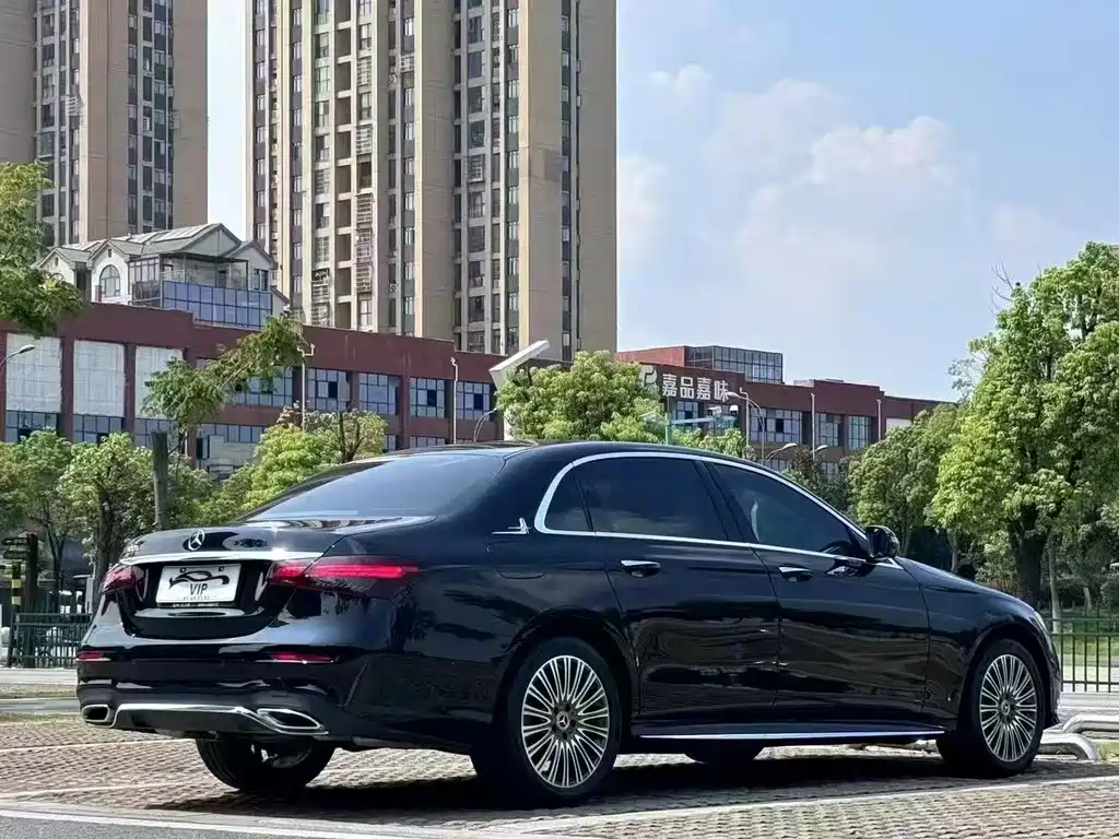 Mercedes-Benz E-Class — миниатюра 7