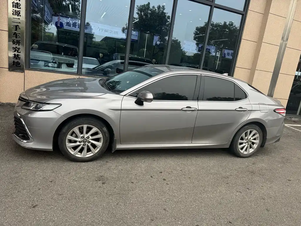 Toyota Camry — миниатюра 7