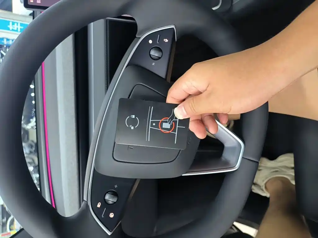 Tesla Model Y L — миниатюра 9