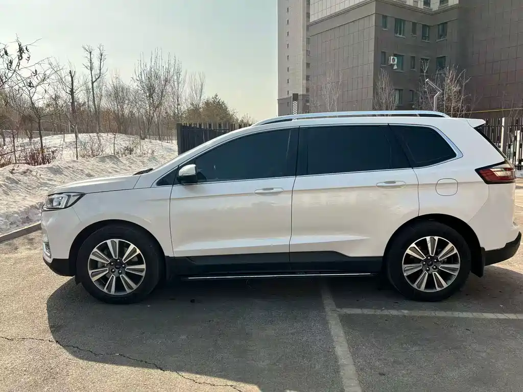 Ford Edge — миниатюра 7