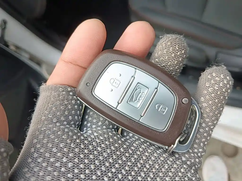 Hyundai Elantra — миниатюра 9