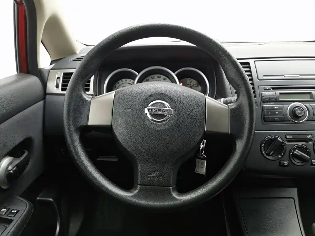 Nissan Tiida — миниатюра 11