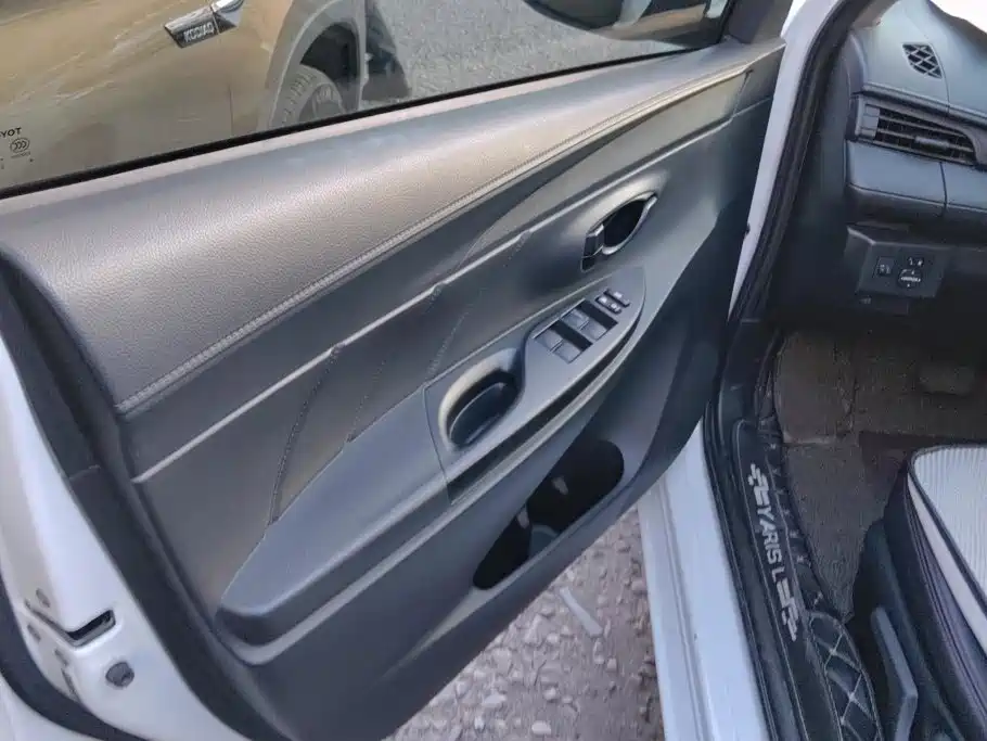 Toyota Yaris L — миниатюра 7