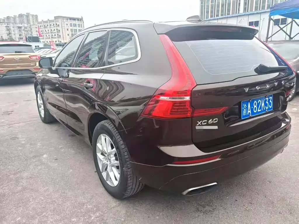 Volvo XC60 T5 4WD Smart Leisure Edition, фото 5