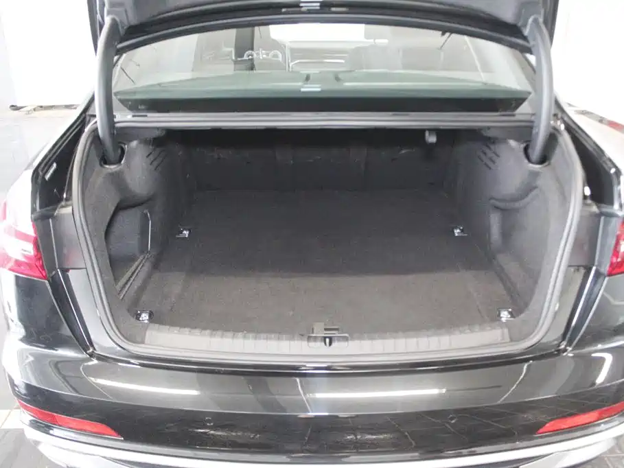 Audi A6L 2024 40 TFSI Luxury