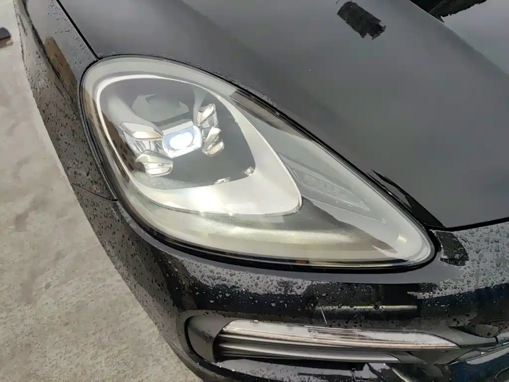 Porsche Cayenne Hybrid — миниатюра 7