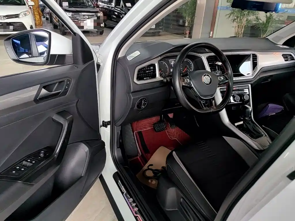 Volkswagen T-Roc — миниатюра 16