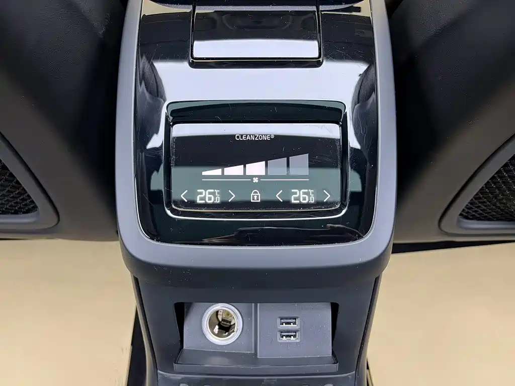 Volvo S90 PHEV — миниатюра 27