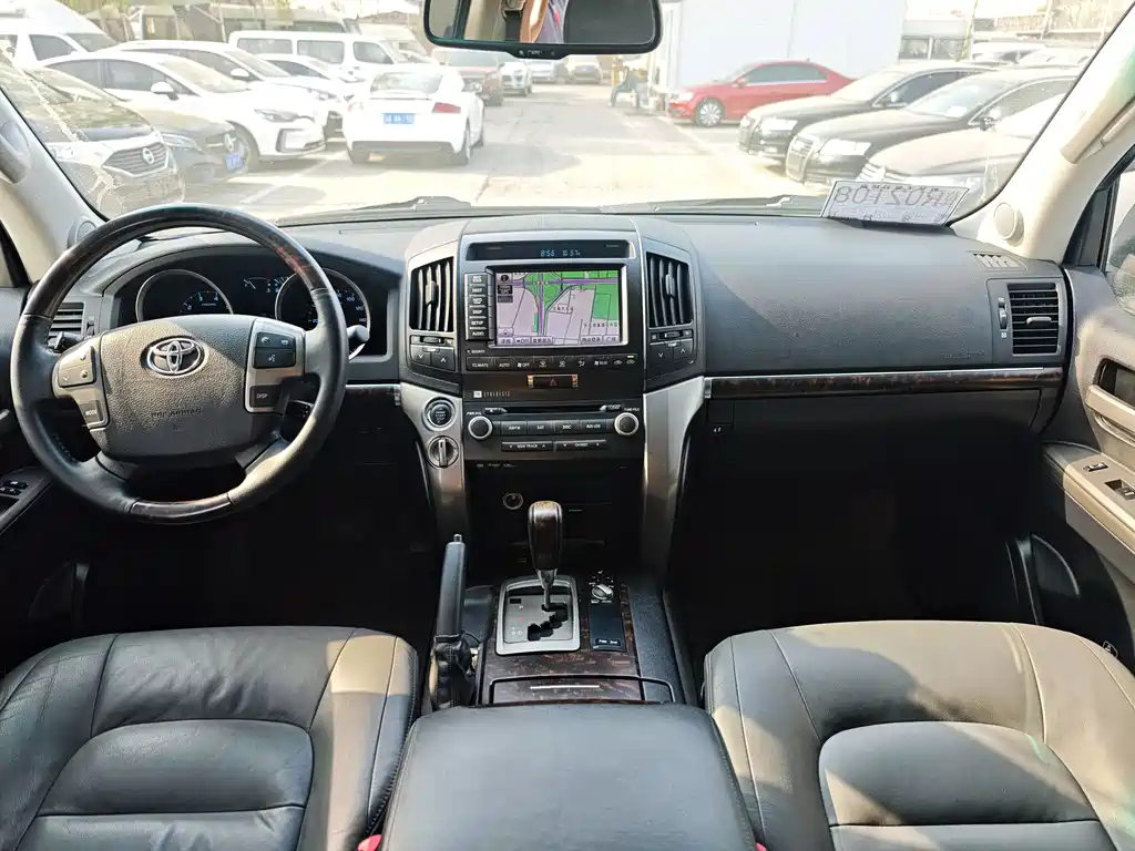 Toyota Land Cruiser 2011 5.7L AT
