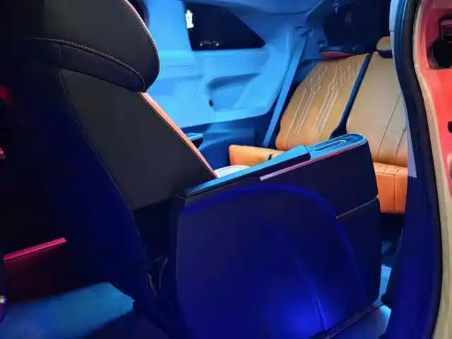 Toyota Sienna — миниатюра 7