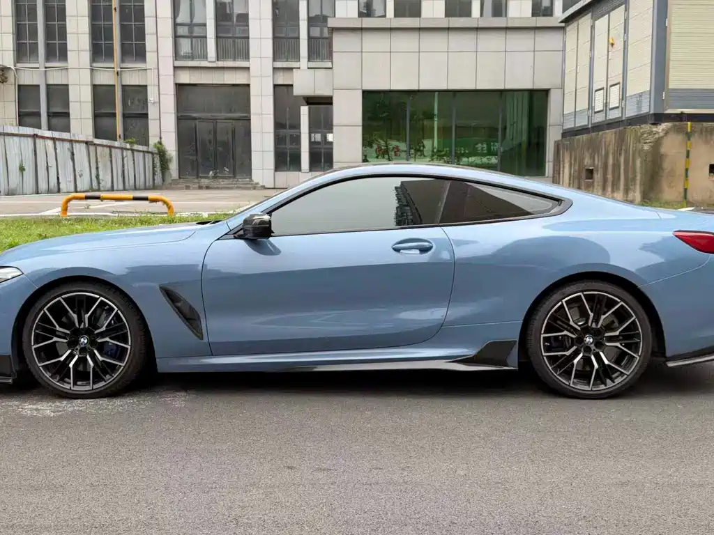 BMW 8 Series — миниатюра 2