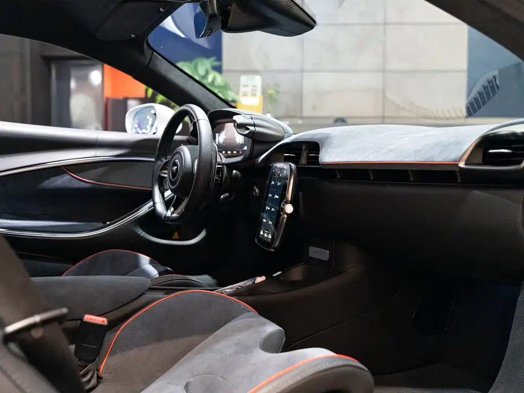 McLaren Artura — миниатюра 19
