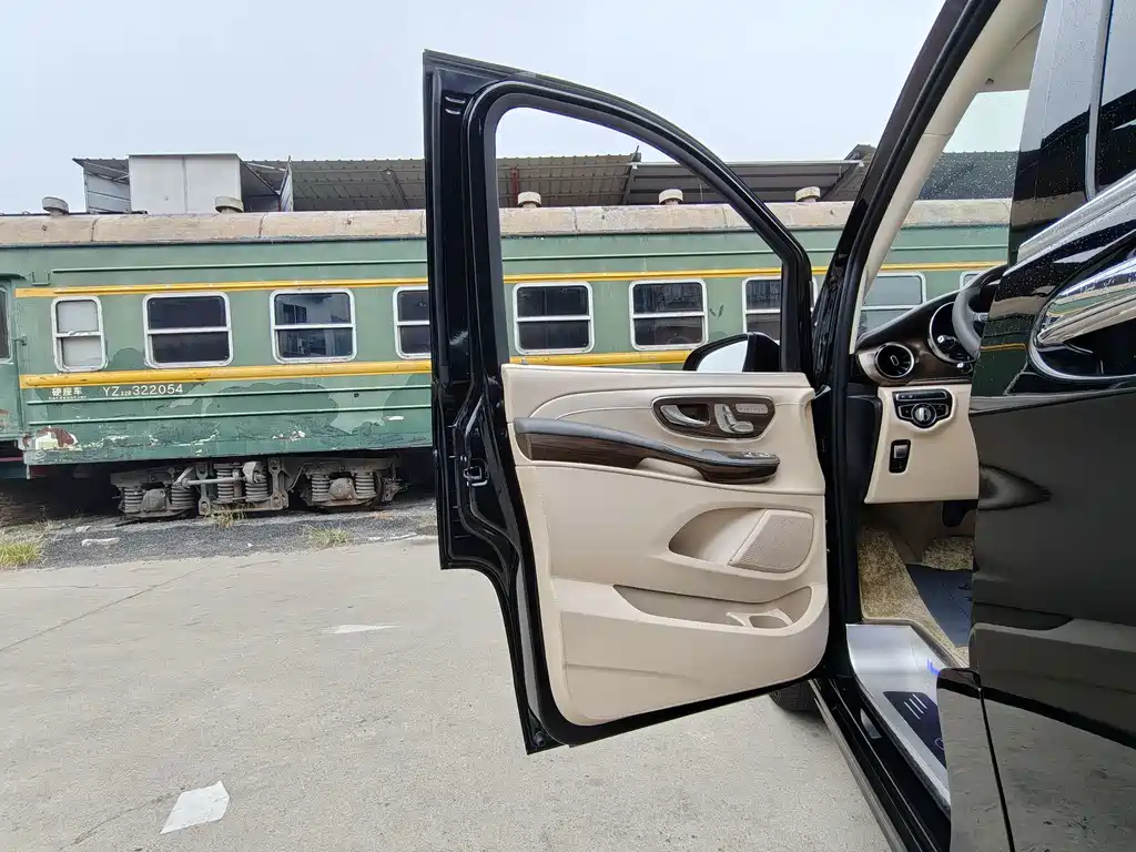 Mercedes-Benz V-Class — миниатюра 9
