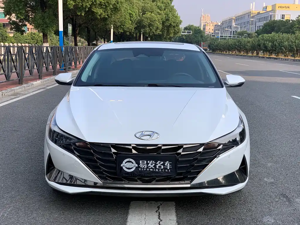 HYUNDAI ELANTRA