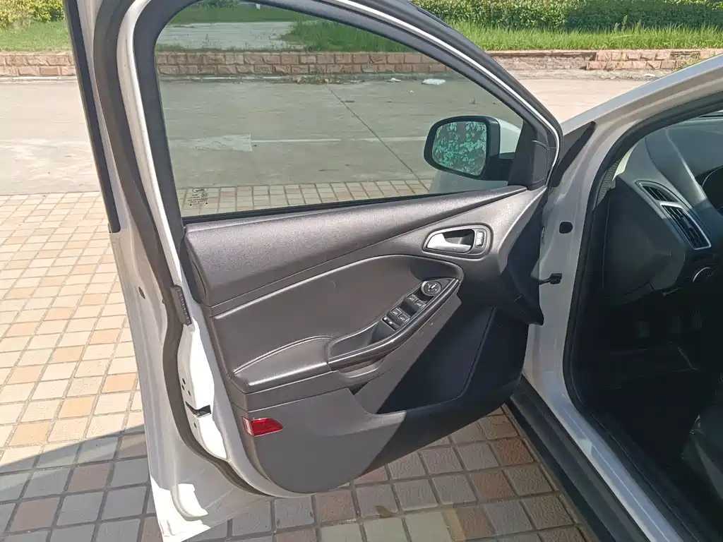 Ford Focus — миниатюра 5