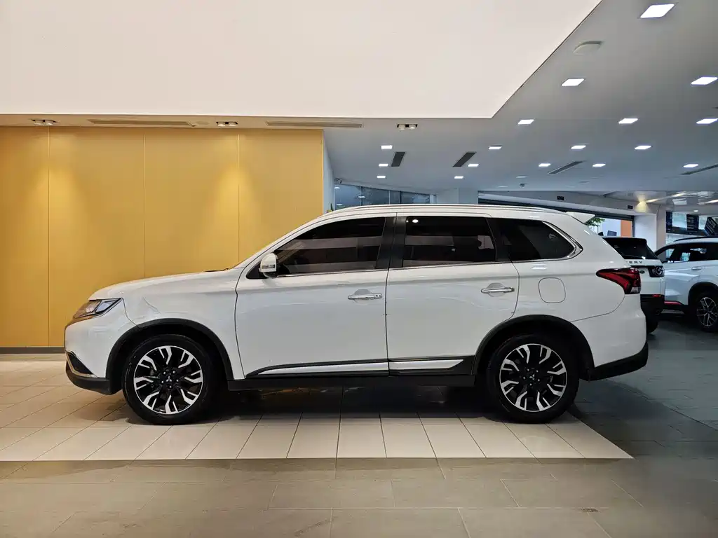 Mitsubishi Outlander 2019 2.4L 5 мест VI