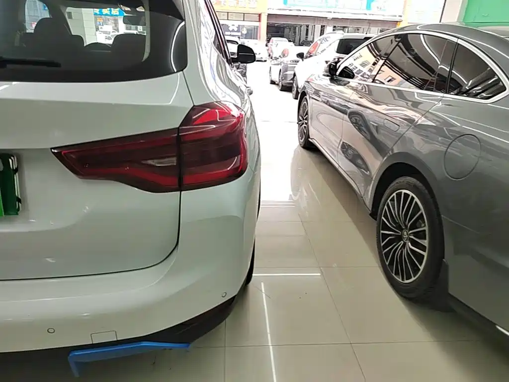 BMW iX3 — миниатюра 8