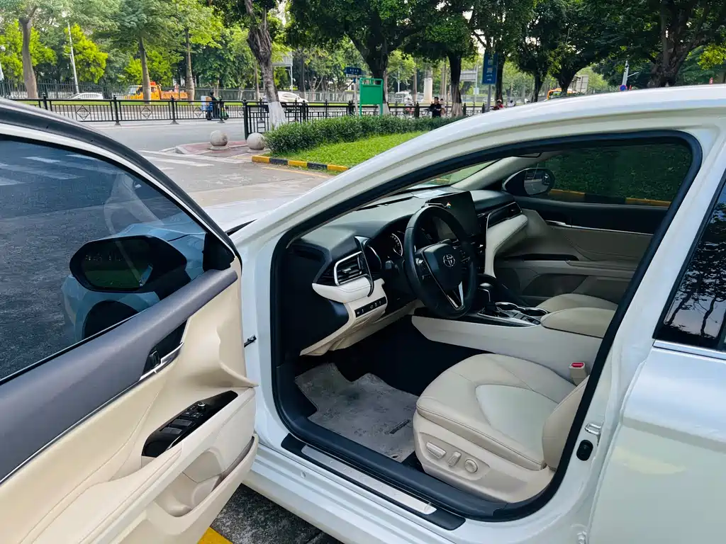 Toyota Camry 2021 2.0G Luxury