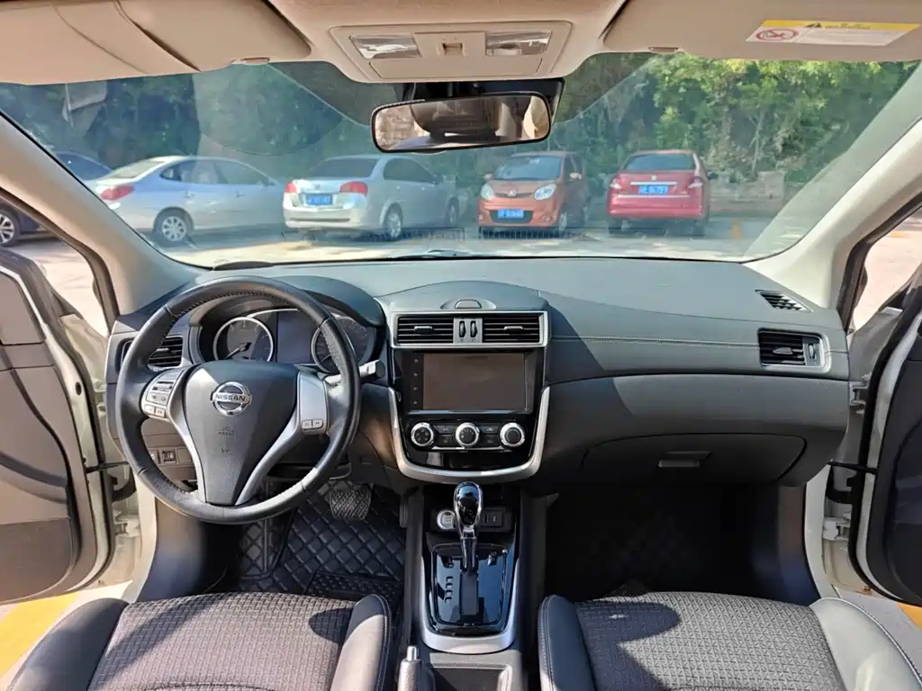 Nissan Tiida — миниатюра 13