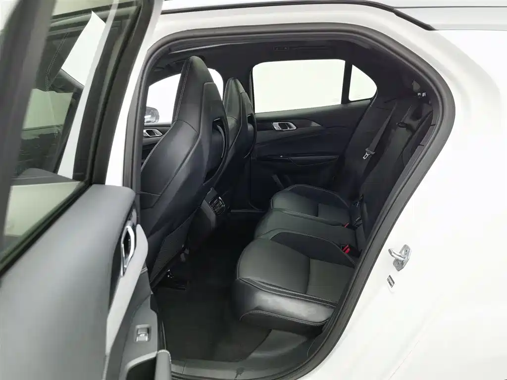 LYNK & CO. 02 HATCHBACK