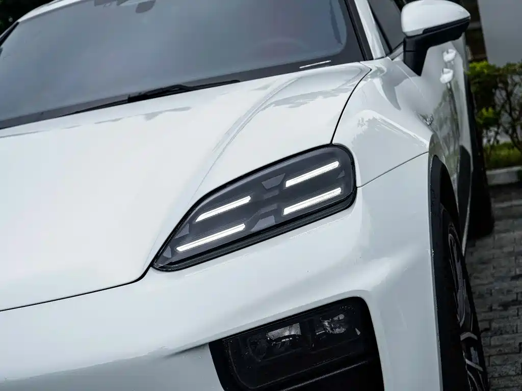 Porsche Macan EV — миниатюра 8
