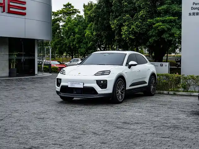 Porsche Macan Electric
