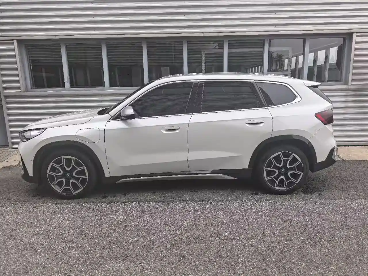BMW iX1